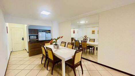 Apartamento quadra da praia com vista mar 2 suites + 2 vagas