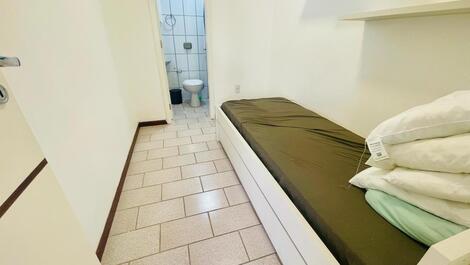 Apartamento quadra da praia com vista mar 2 suites + 2 vagas