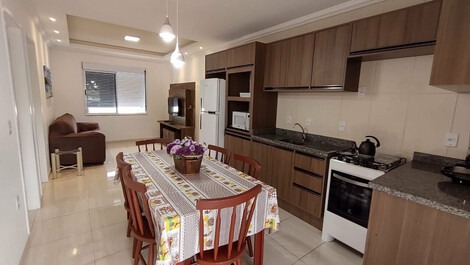 Excelente apartamento en alquiler con piscina y cerca del mar - SC