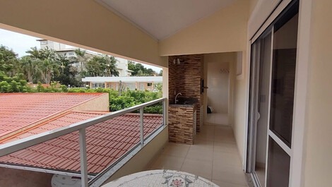 Excelente apartamento en alquiler con piscina y cerca del mar - SC