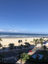 Apartamento com piscina e vista para o mar