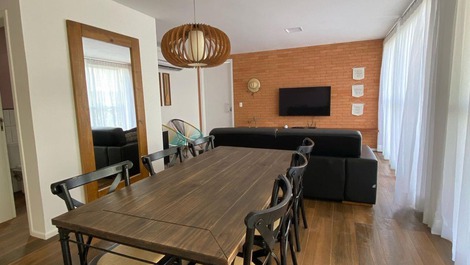 Triplex em condomínio pé na areia