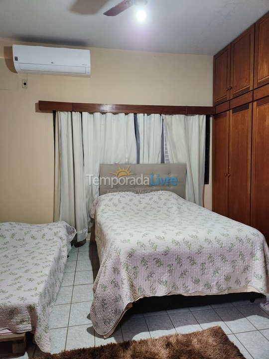 Casa para aluguel de temporada em Frutal (Centro)