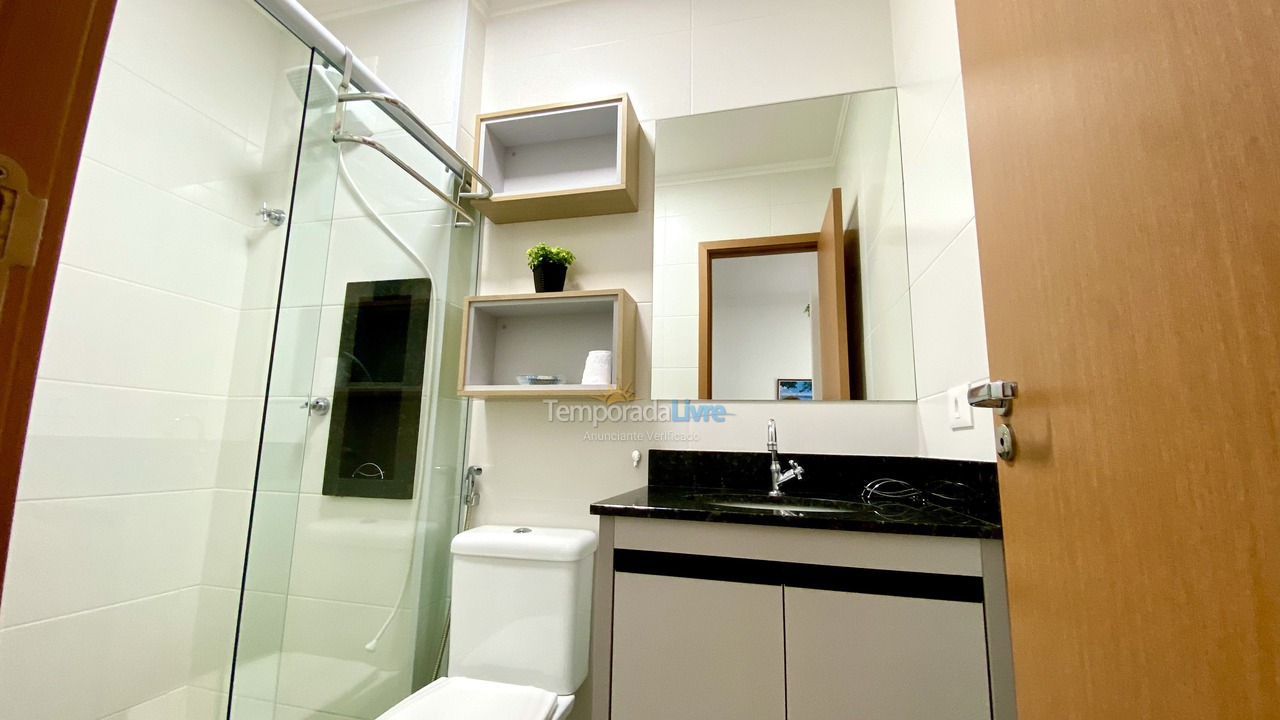 Apartamento para aluguel de temporada em Ubatuba (Praia das Toninhas)