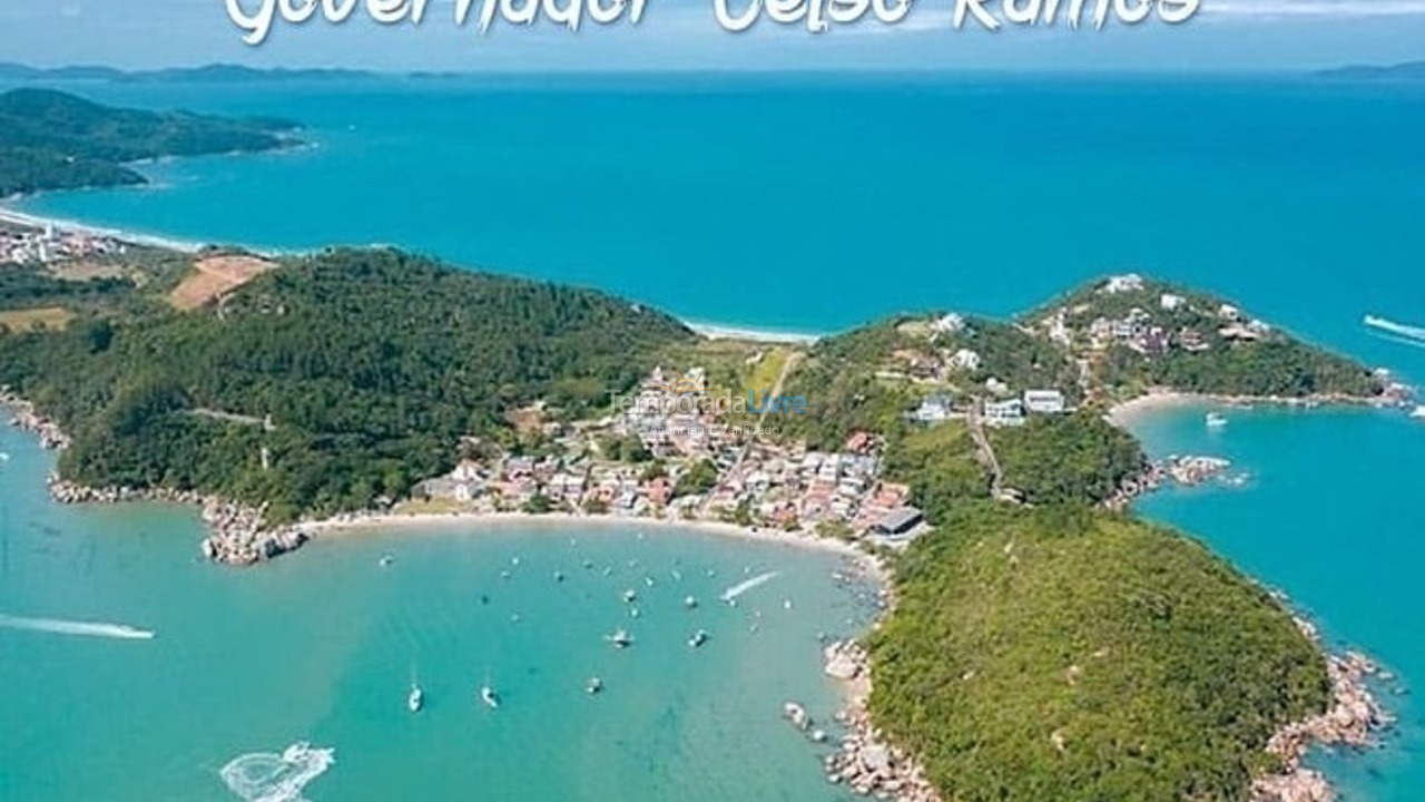 Apartamento para alquiler de vacaciones em Governador Celso Ramos (Praia de Palmas)