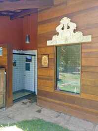 Lindo sítio entre secretário e Sebollas