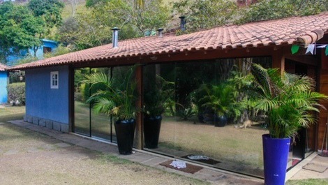 Lindo sítio entre secretário e Sebollas