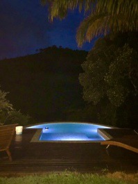 Lindo sítio entre secretário e Sebollas