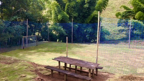 Lindo sítio entre secretário e Sebollas