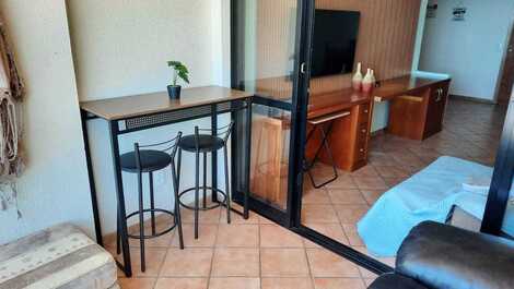 GREAT POINT APARTMENT WITH BALCONY IN FRONT OF MORRO GUARAPARI BEACH