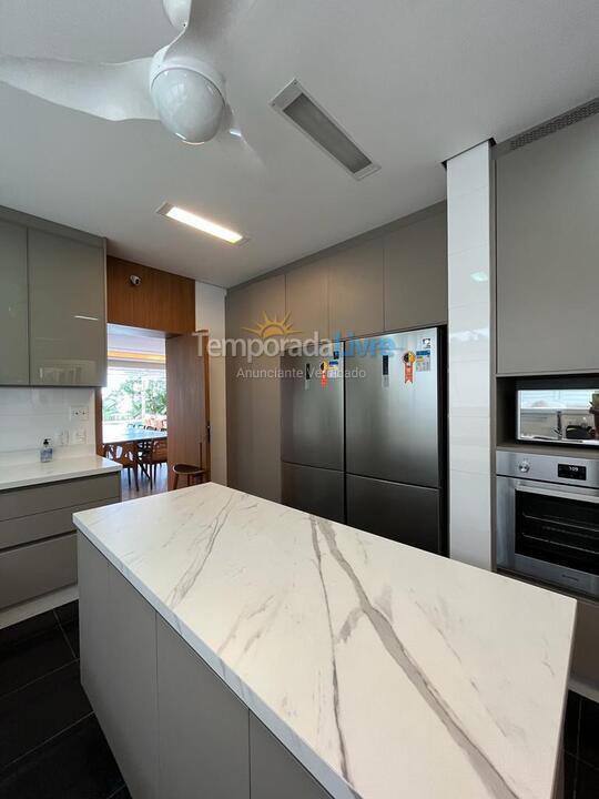 Casa para aluguel de temporada em São Sebastião (Praia da Baleia)