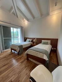 CASA MARAVILHOSA NA PRAIA DA BALEIA PÉ NA AREIA