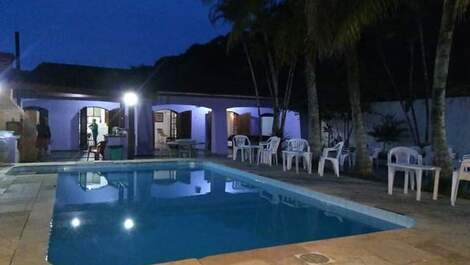 Locações de 2 casas para fins de semana, eventos ou feriados.