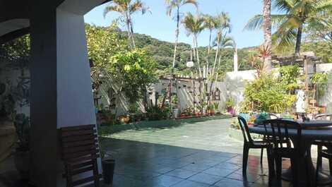 Locações de 2 casas para fins de semana, eventos ou feriados.