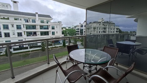 Excellent apartment for vacation rental in Jurerê...