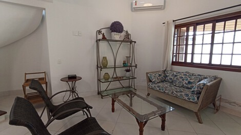 Spectacular house 200 meters from the sea Jurerê