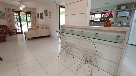 Spectacular house 200 meters from the sea Jurerê