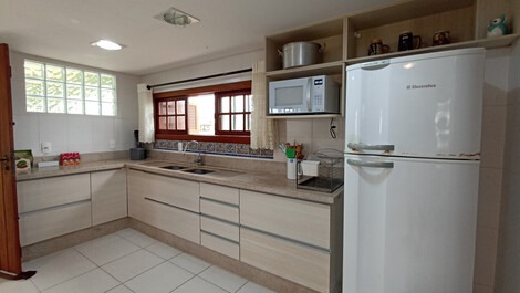 Spectacular house 200 meters from the sea Jurerê