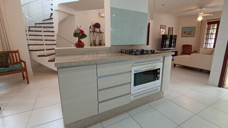 Spectacular house 200 meters from the sea Jurerê