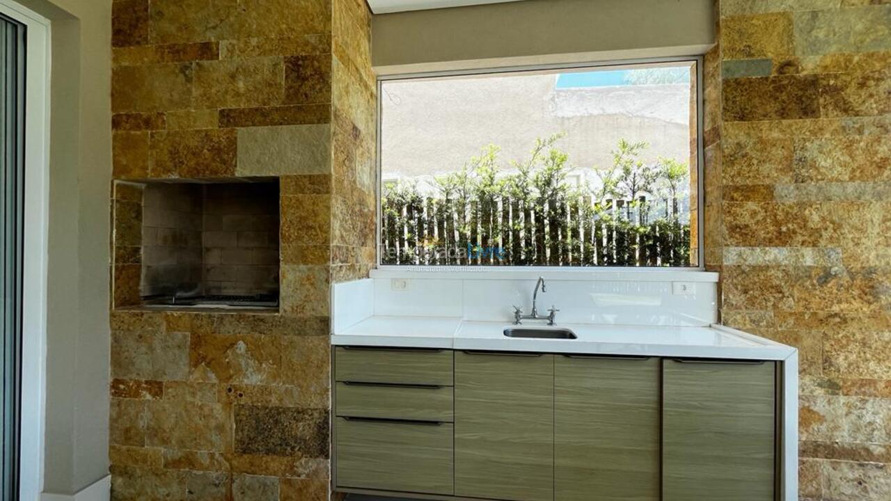 Casa para aluguel de temporada em São Sebastião (Praia da Baleia)