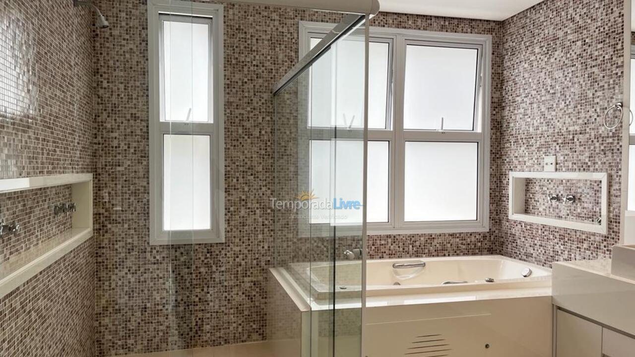 Casa para aluguel de temporada em São Sebastião (Praia da Baleia)