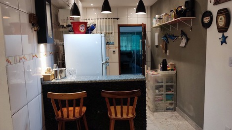 Vista da sala para cozinha