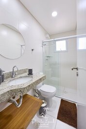 Paradise Apt with heated pool, wi-fi, backyard and barbecue