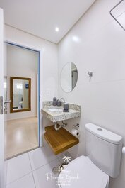 Paradise Apt with heated pool, wi-fi, backyard and barbecue