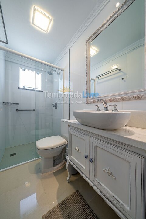 Apartamento para aluguel de temporada em Bombinhas (Praia de Quatro Ilhas)