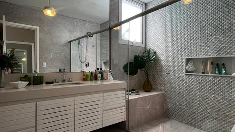 CASA PÉ NA AREIA, CONDOMÍNIO FECHADO EM JUQUEHY