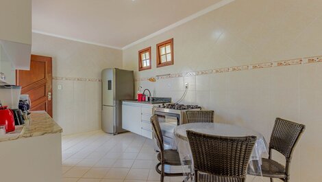 Excellent 4/4 house 350m from the beach