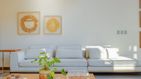 Casa de Alto Estándar con 6 Suites y señora de limpieza incluida!