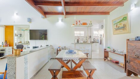 House with 6 suites 50m from the beach, cleaning service included