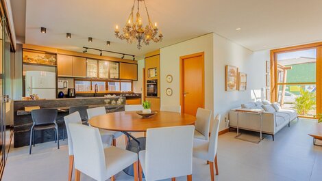 Casa de Alto Estándar con 6 Suites y señora de limpieza incluida!