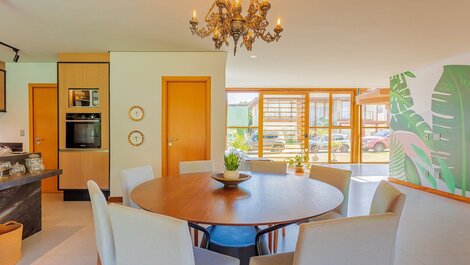 Casa de Alto Estándar con 6 Suites y señora de limpieza incluida!