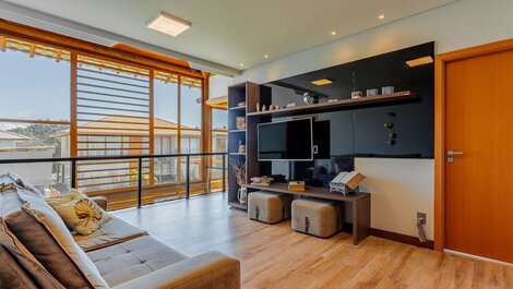 Casa de Alto Estándar con 6 Suites y señora de limpieza incluida!