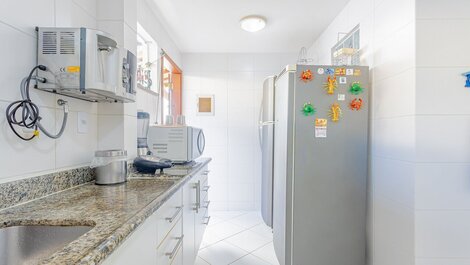 House with 6 suites 50m from the beach, cleaning service included