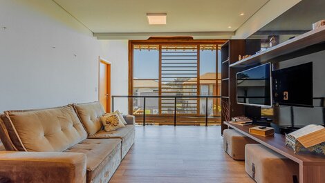 Casa de Alto Estándar con 6 Suites y señora de limpieza incluida!