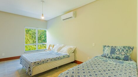 Excelente Casa 4 Suítes c/ Piscina e Churrasqueira