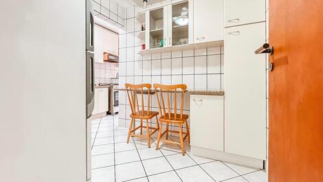 EXCELENTE APARTAMENTO EM ITAPEMA | PRÉDIO FRENTE MAR, APTO LATERAL