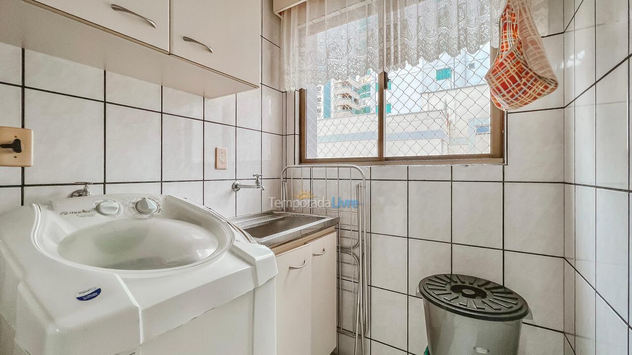 Apartamento para aluguel de temporada em Itapema (Meia Praia)