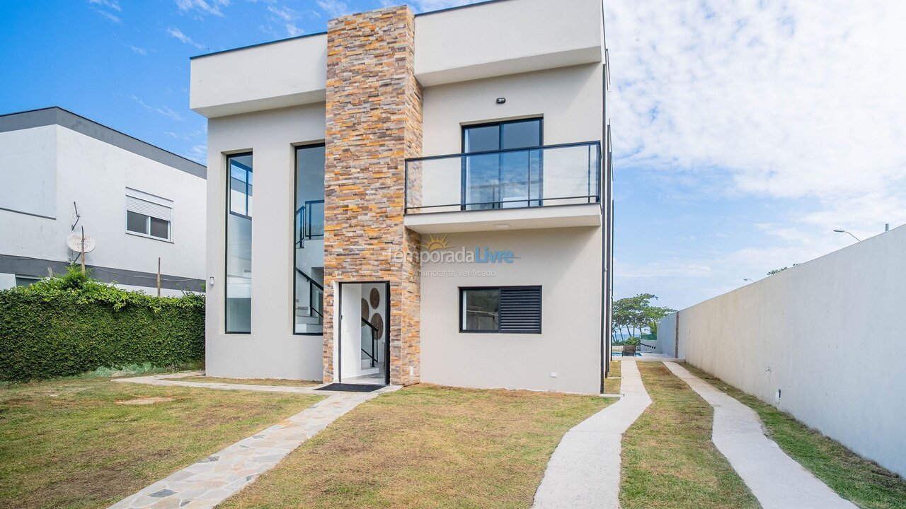 Casa para aluguel de temporada em São Sebastião (Praia da Boracéia)