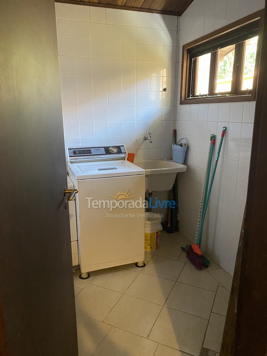 Casa para aluguel de temporada em Bertioga (Condominio Morada da Praia)