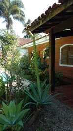 Chale com mezanino em Ubatuba - Condomínio Recanto da Lagoinha