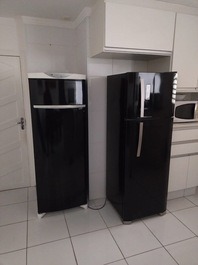 Com duas geladeiras! 