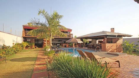 Uma hospedagem incrível, a 4,6 km do Parque Thermas dos Laranjais.