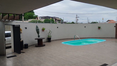 Zona de fiesta y ocio, casa con piscina en la ciudad de Rio Preto