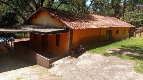 Um dos imóveis dentro da chácara 