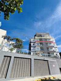 Segurança elevada: muro alto para tranquilidade durante a estadia.
