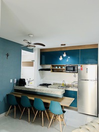 Inovação culinária: cozinha completa, estilo e funcionalidade